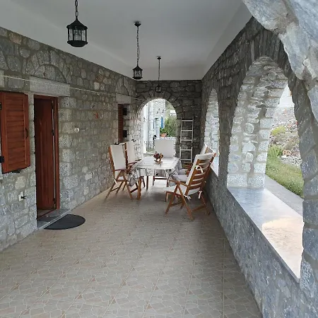 To Petrino: μια παραδοσιακή κατοικία * Agios Kiprianos