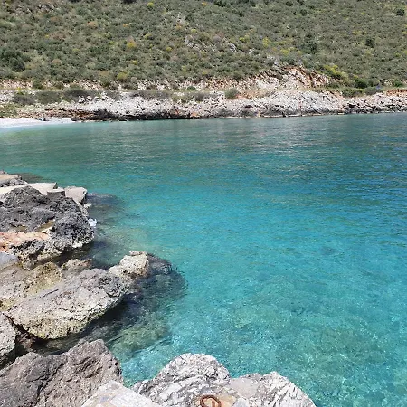 To Petrino: μια παραδοσιακή κατοικία * Agios Kiprianos
